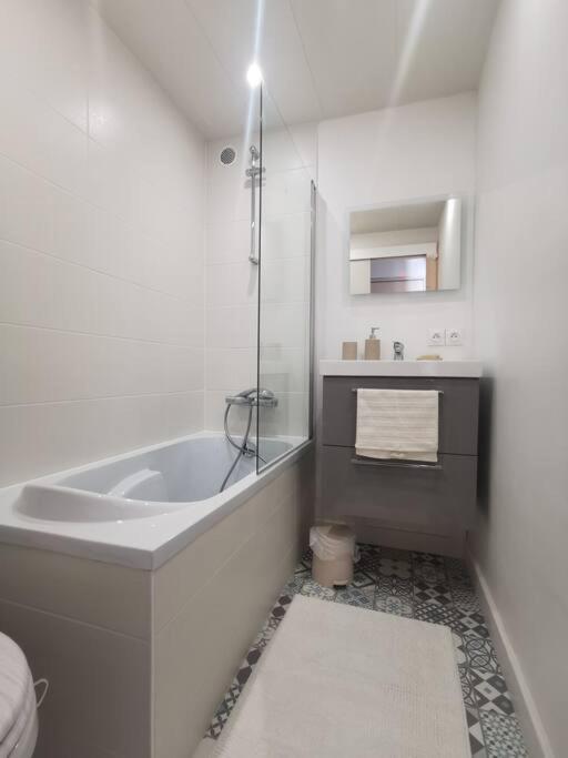 Appartement Cosy Le Saint Gildas, A Proximite Immediate Centre Ville, Place De Stationnement, Netflix Vannes Zewnętrze zdjęcie